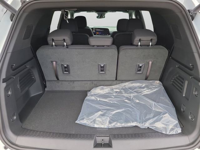 Used 2025 Chevrolet Traverse LT w/ Midnight/Sport Edition image 11