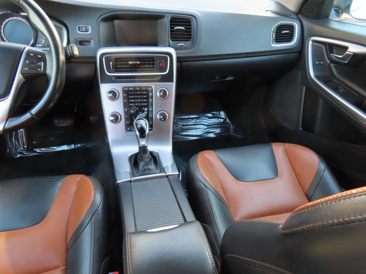 Used 2018 Volvo V60 T5 Cross Country w/ Convenience Package image 14