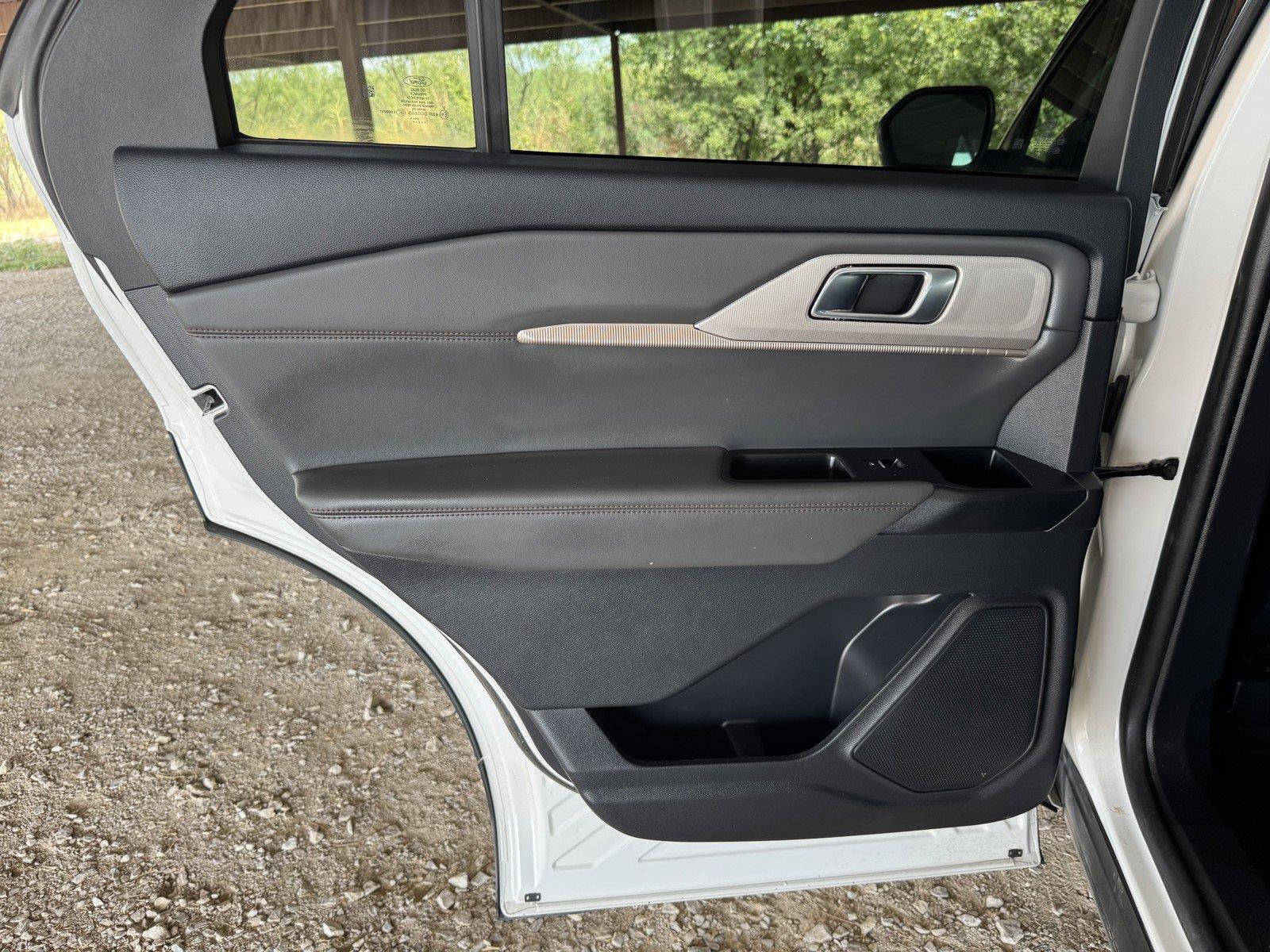 Used 2025 Ford Explorer Active RWD image 30