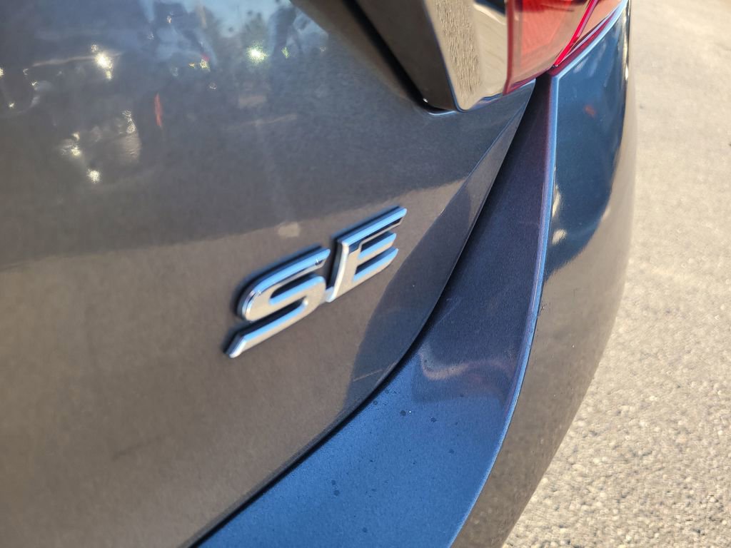 Used 2017 Toyota Camry SE image 7