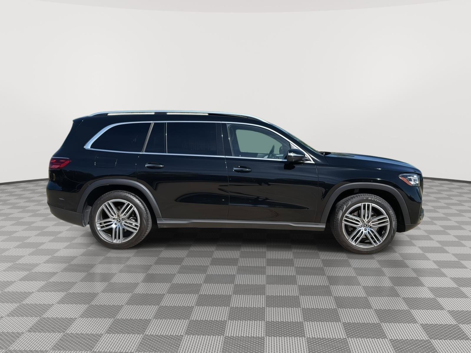 Used 2024 Mercedes-Benz GLS 450 4MATIC image 6