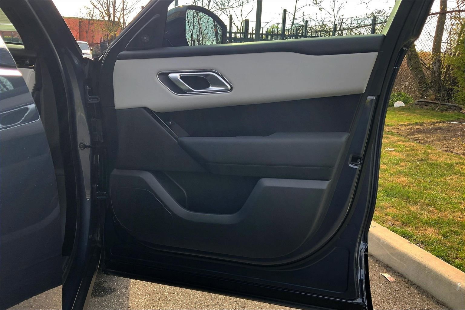 Used 2026 Land Rover Range Rover Velar Dynamic SE AWD/4WD image 22