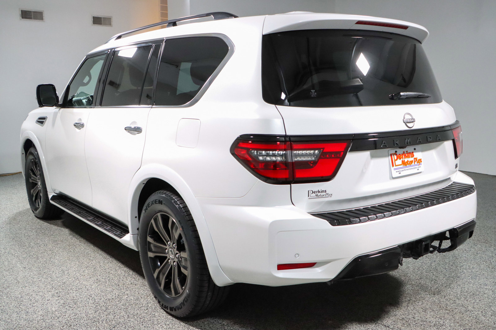 Used 2023 Nissan Armada SL w/ Midnight Edition Package AWD/4WD image 9