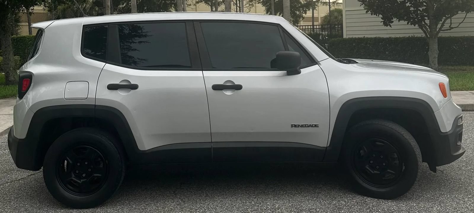 Used 2015 Jeep Renegade Sport w/ Power & Air Group AWD/4WD image 4