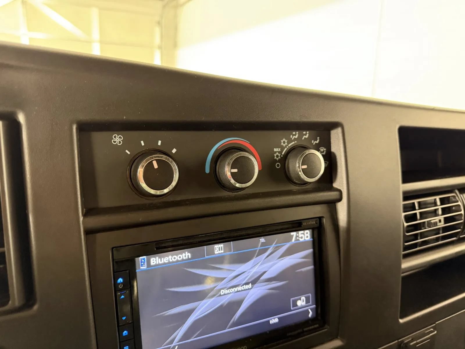 Used 2018 Chevrolet Express 2500 RWD image 18