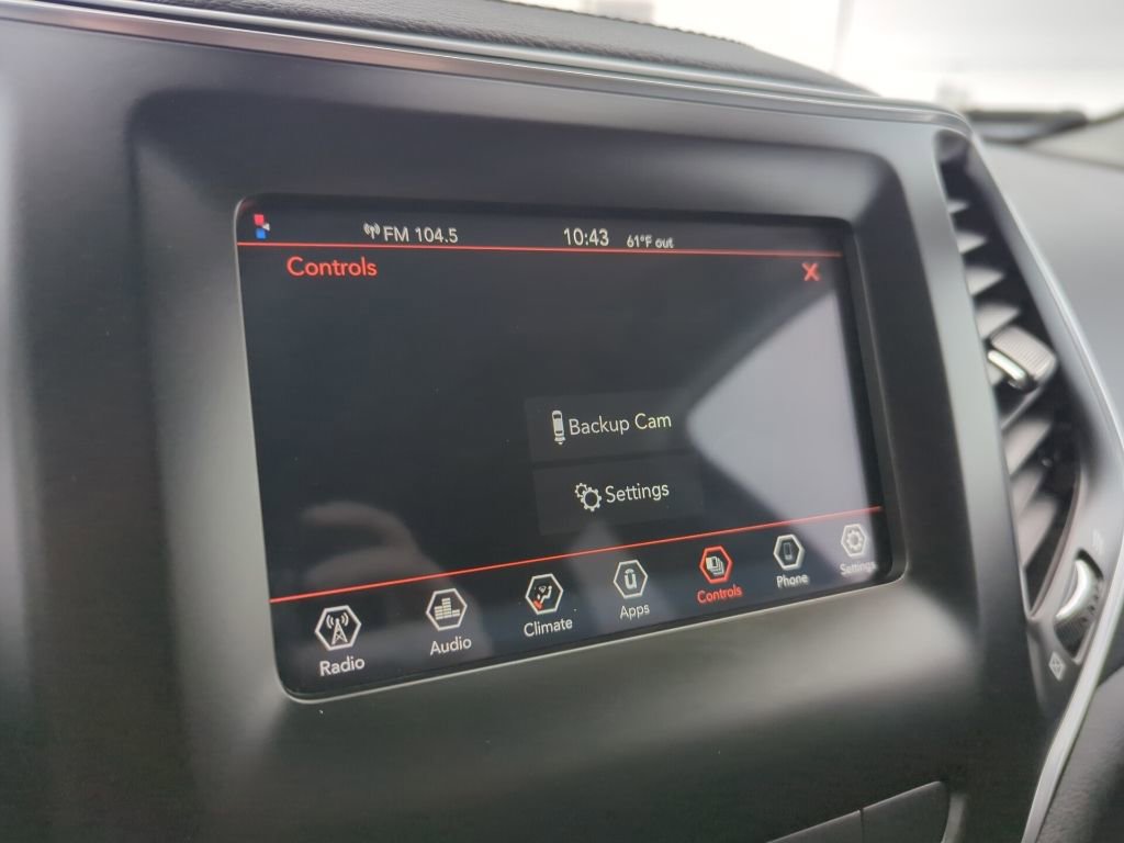 Used 2021 Jeep Cherokee Latitude image 18