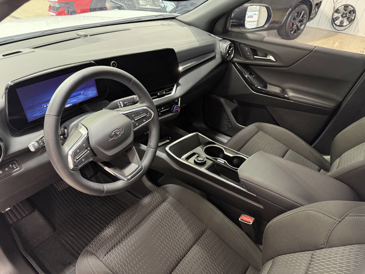 Used 2026 Chevrolet Equinox LT w/ Midnight Edition image 14