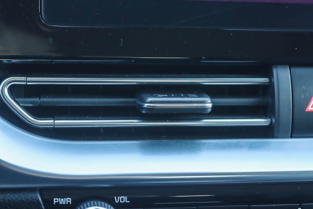 Used 2022 Kia Niro EX Premium image 28