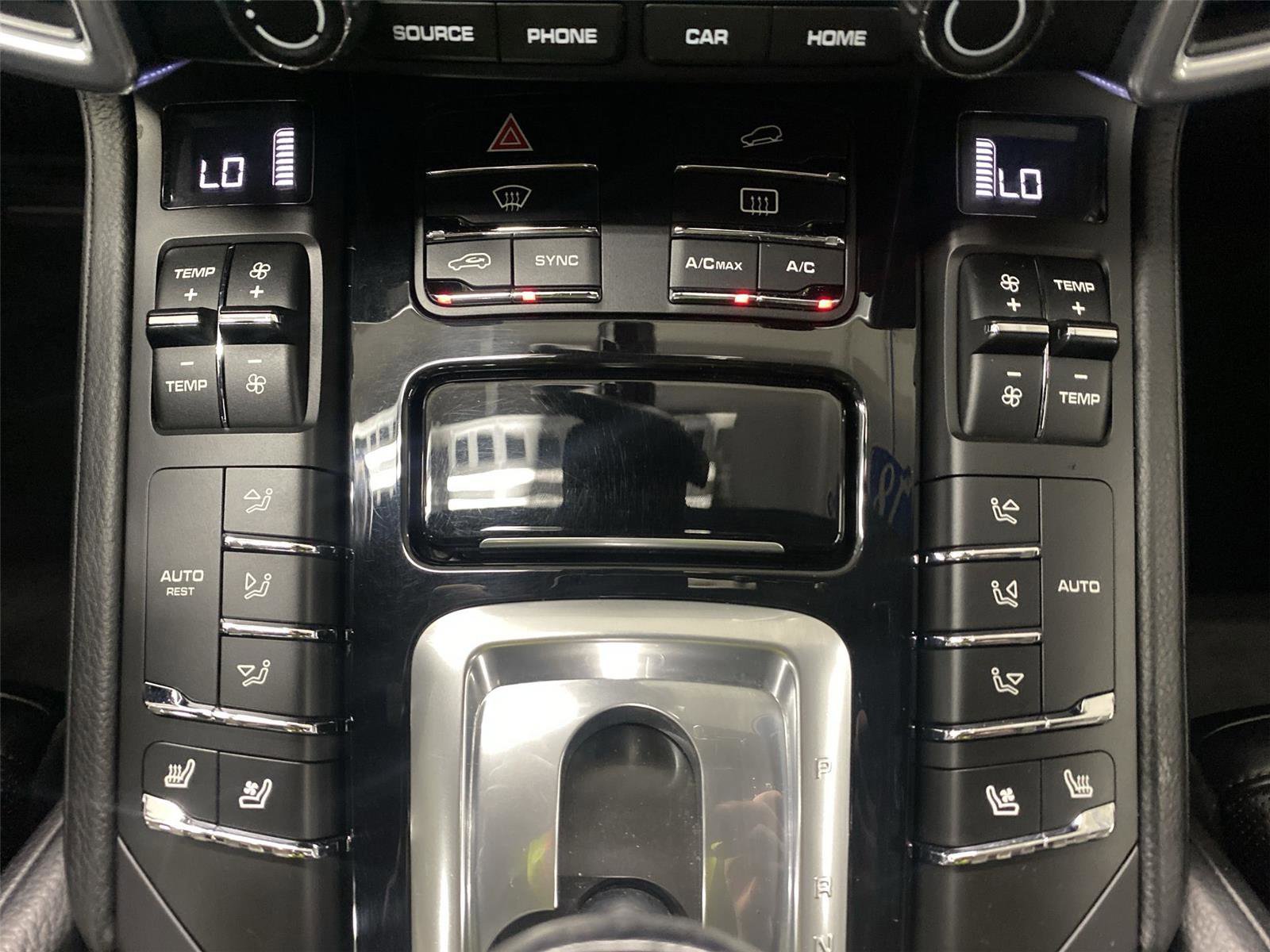 Used 2018 Porsche Cayenne image 21