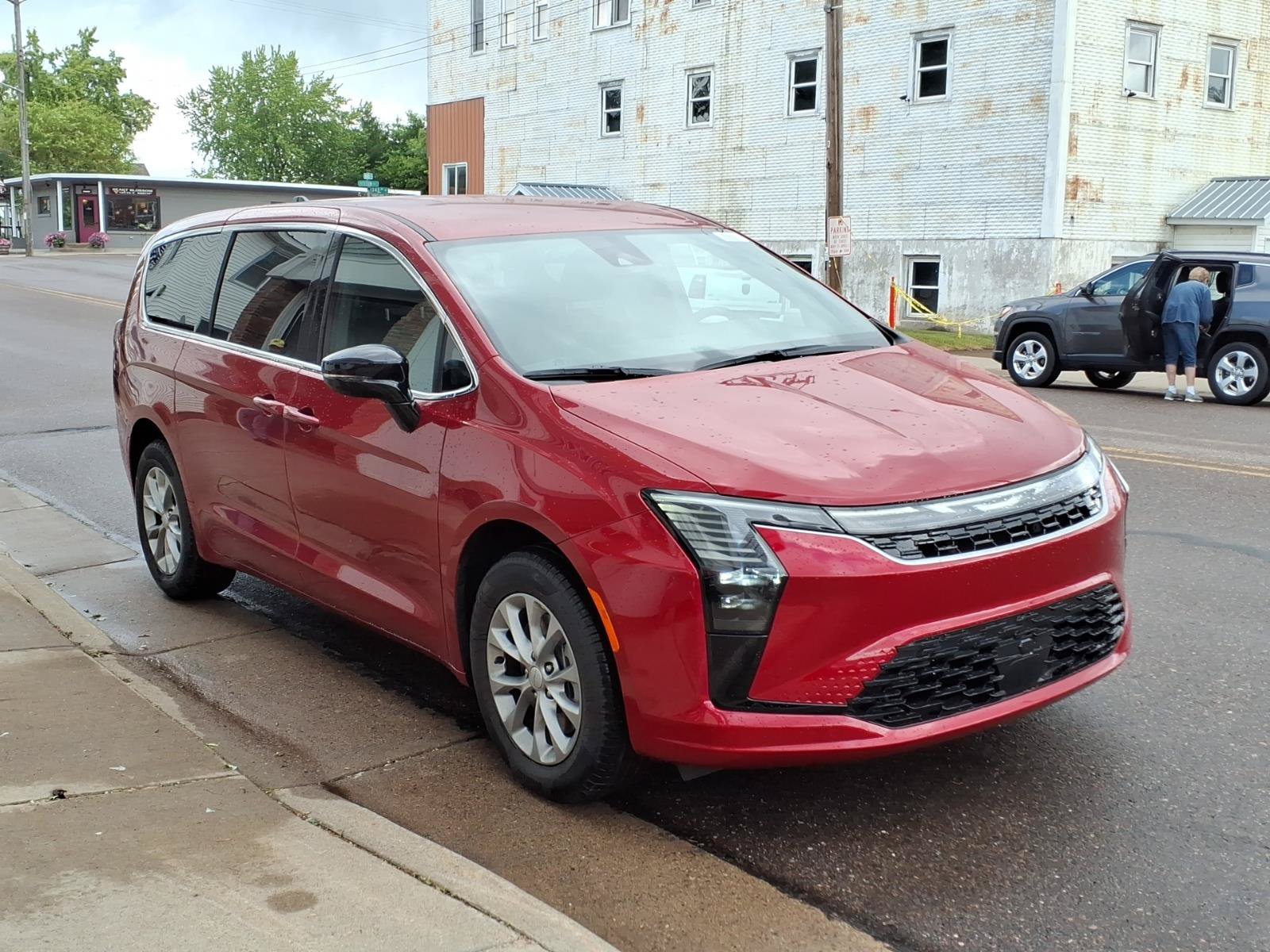 New 2027 Chrysler Pacifica Select AWD/4WD image 4