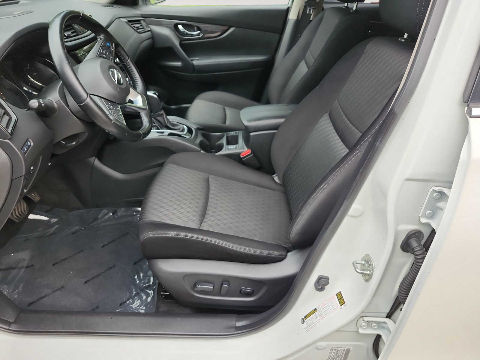 Used 2020 Nissan Rogue SV w/ Sun & Sound Touring Package AWD/4WD image 9