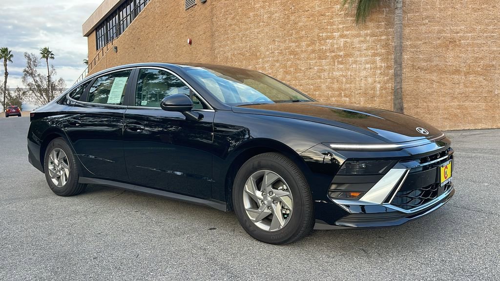 Certified 2025 Hyundai Sonata SE image 1