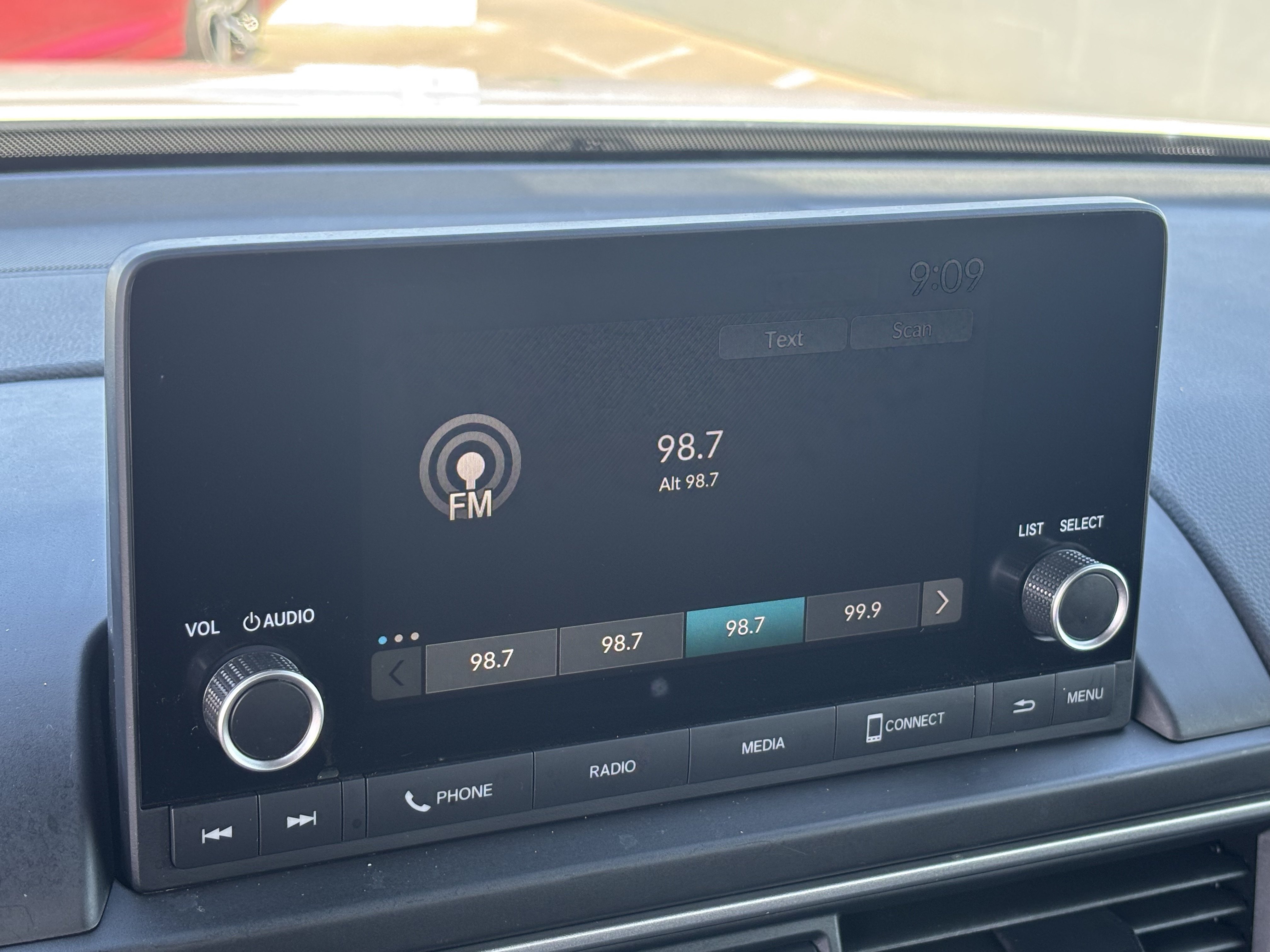 Used 2025 Honda Pilot Sport image 18
