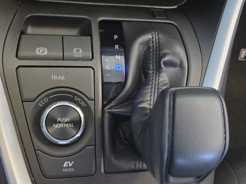 Used 2025 Toyota RAV4 XLE image 41