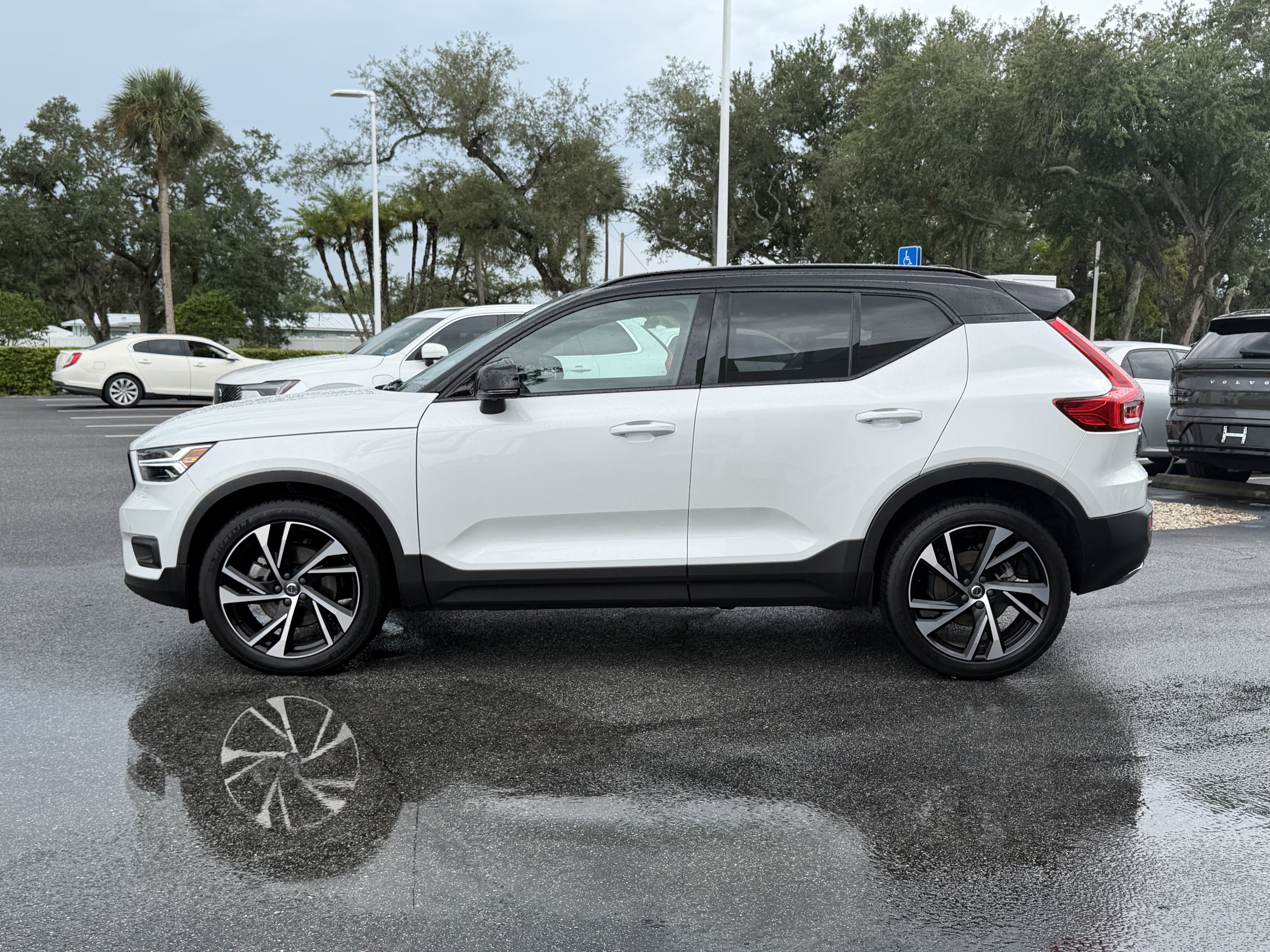 Used 2020 Volvo XC40 T5 R-Design w/ Protection Package Premier AWD/4WD image 6