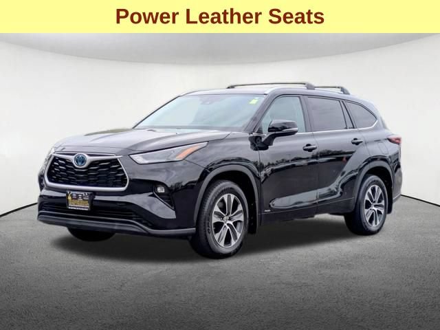Certified 2024 Toyota Highlander XLE AWD/4WD image 11