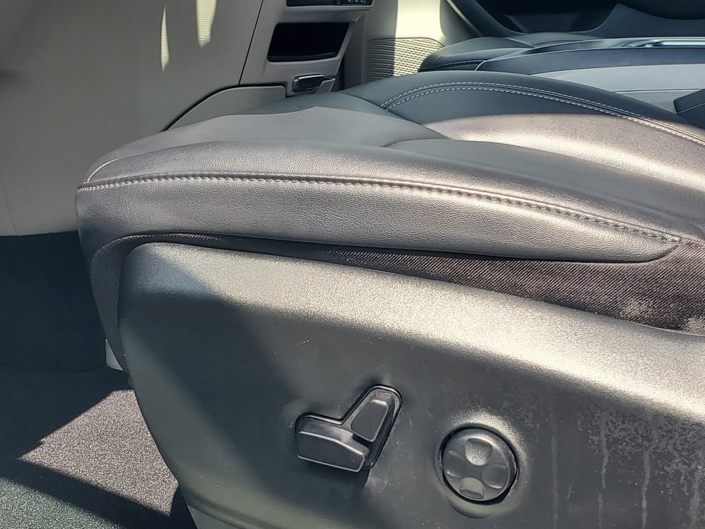 Used 2024 Chrysler Pacifica Touring-L FWD image 6