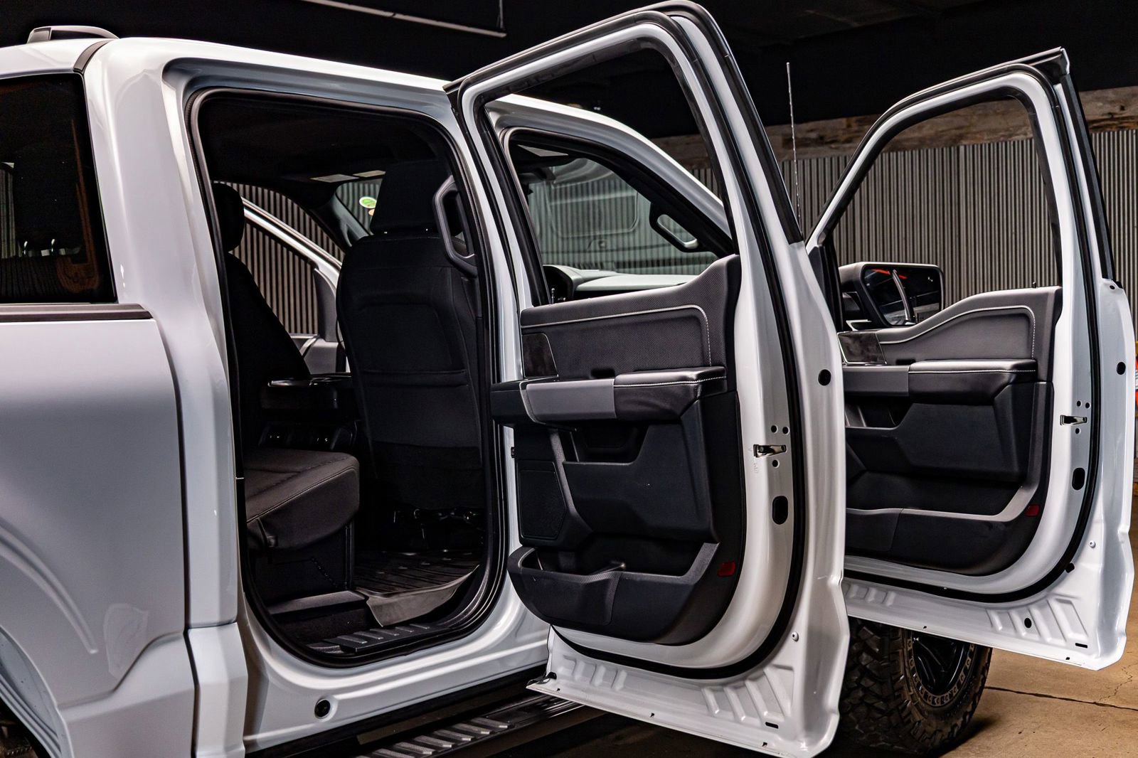 Used 2025 Ford F150 XLT w/ Equipment Group 302A MID image 29