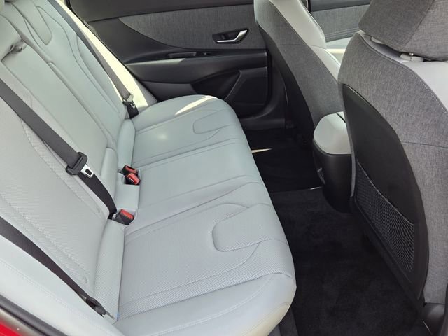 Certified 2025 Hyundai Elantra Limited FWD image 17