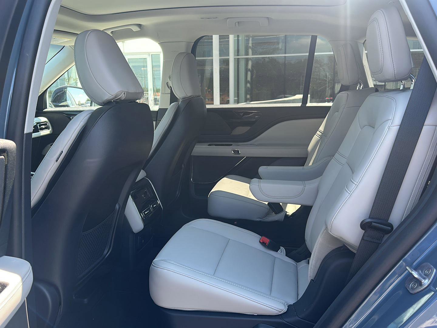Used 2025 Lincoln Aviator AWD image 10