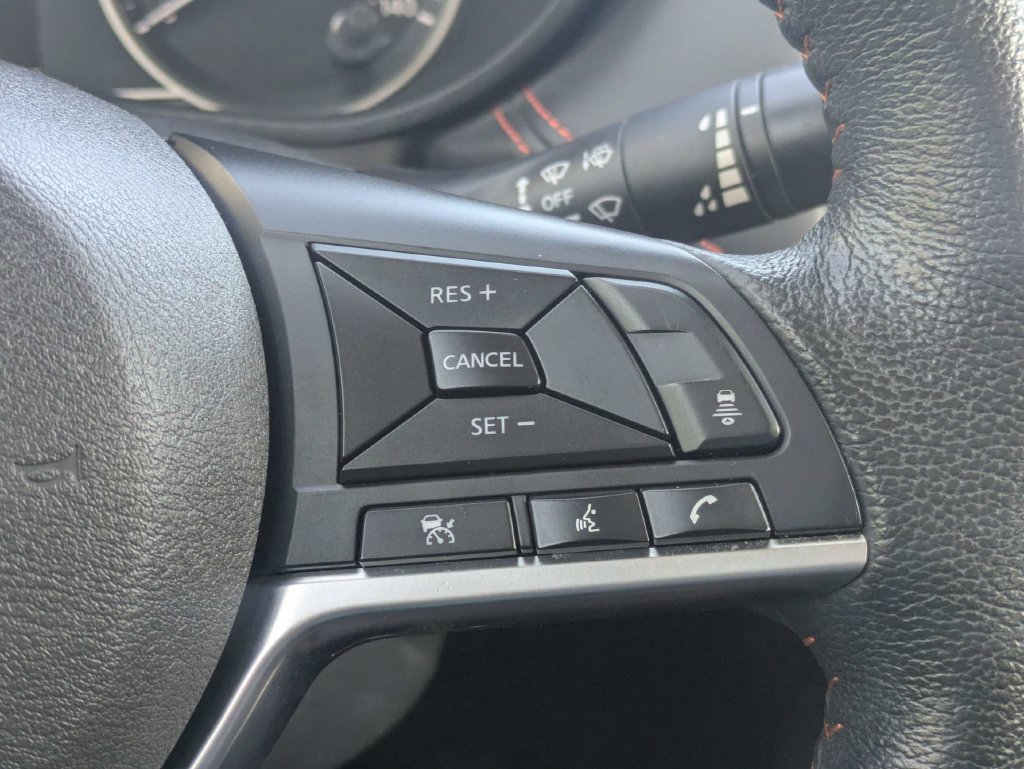Used 2025 Nissan Versa SR FWD image 24