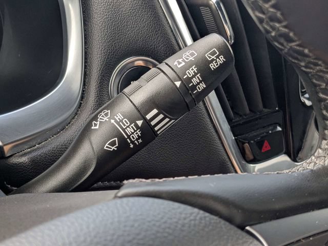 Used 2023 Chevrolet Traverse LT FWD image 27