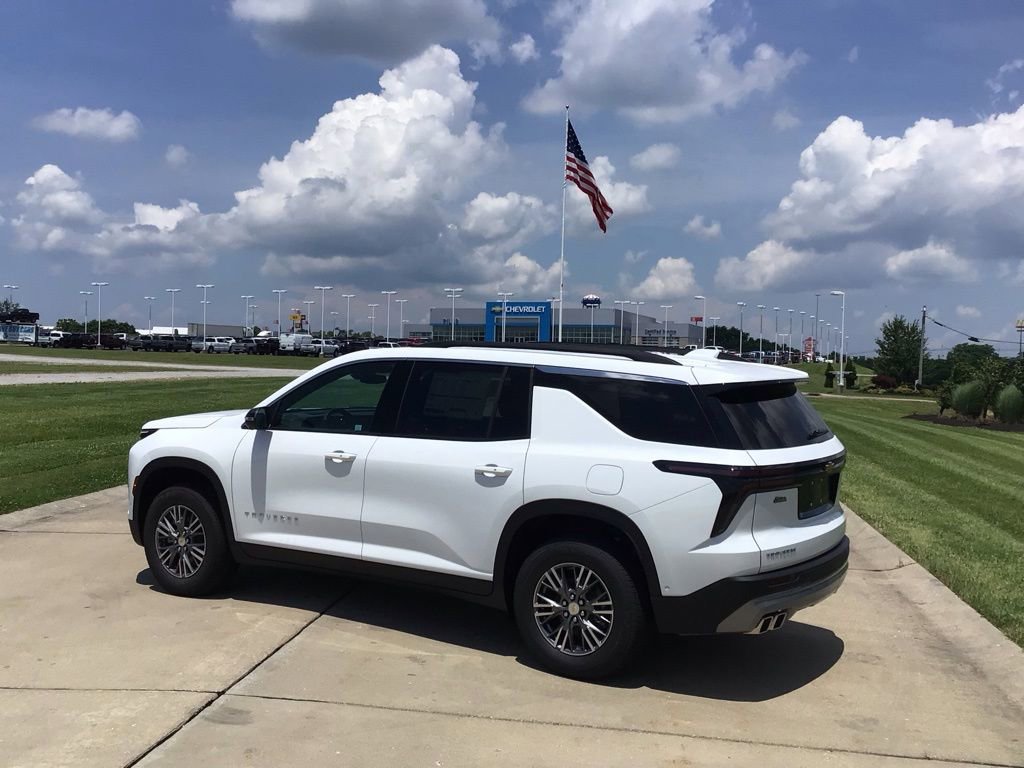 New 2025 Chevrolet Traverse LT w/ Enhanced Driving Package image 4