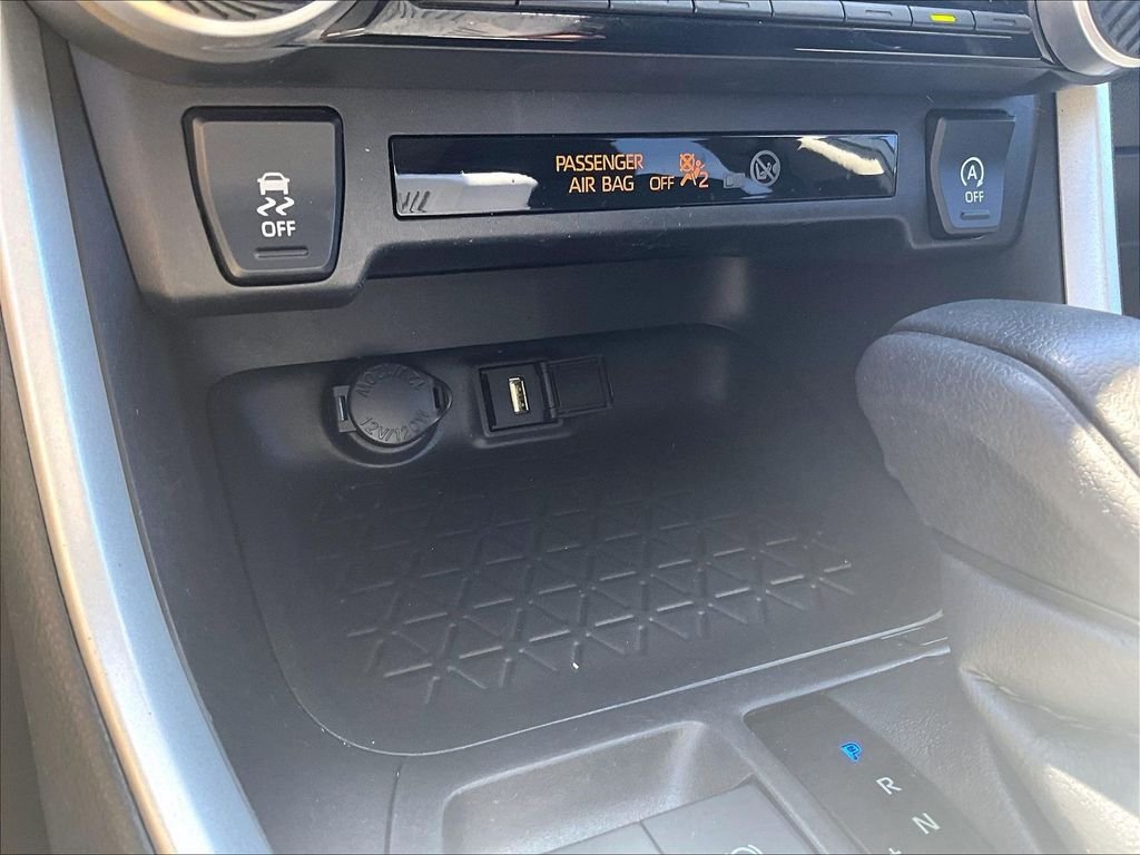 Used 2020 Toyota RAV4 LE w/ All Weather Liner Package AWD/4WD image 27