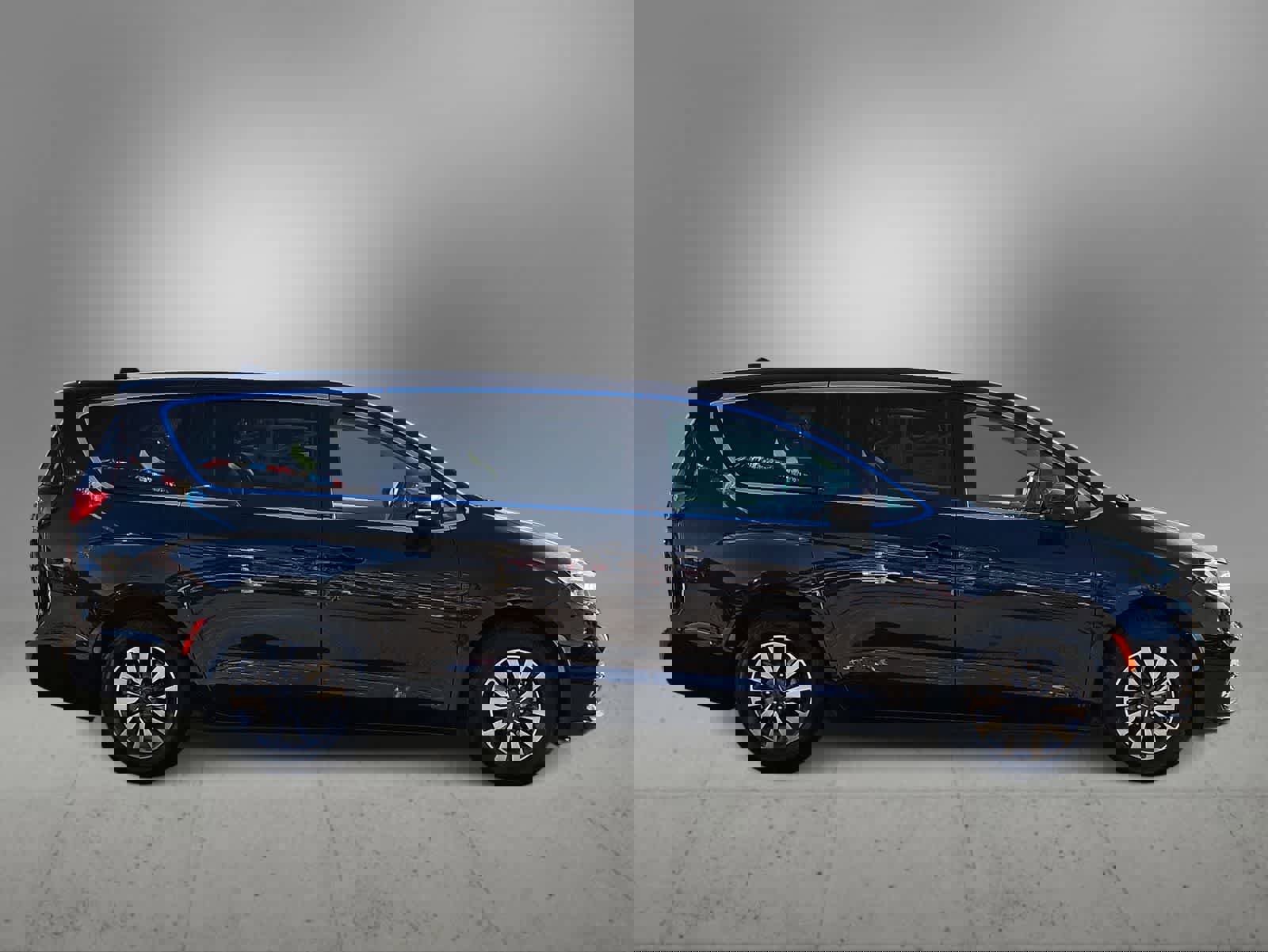 Used 2023 Chrysler Pacifica Touring-L image 10