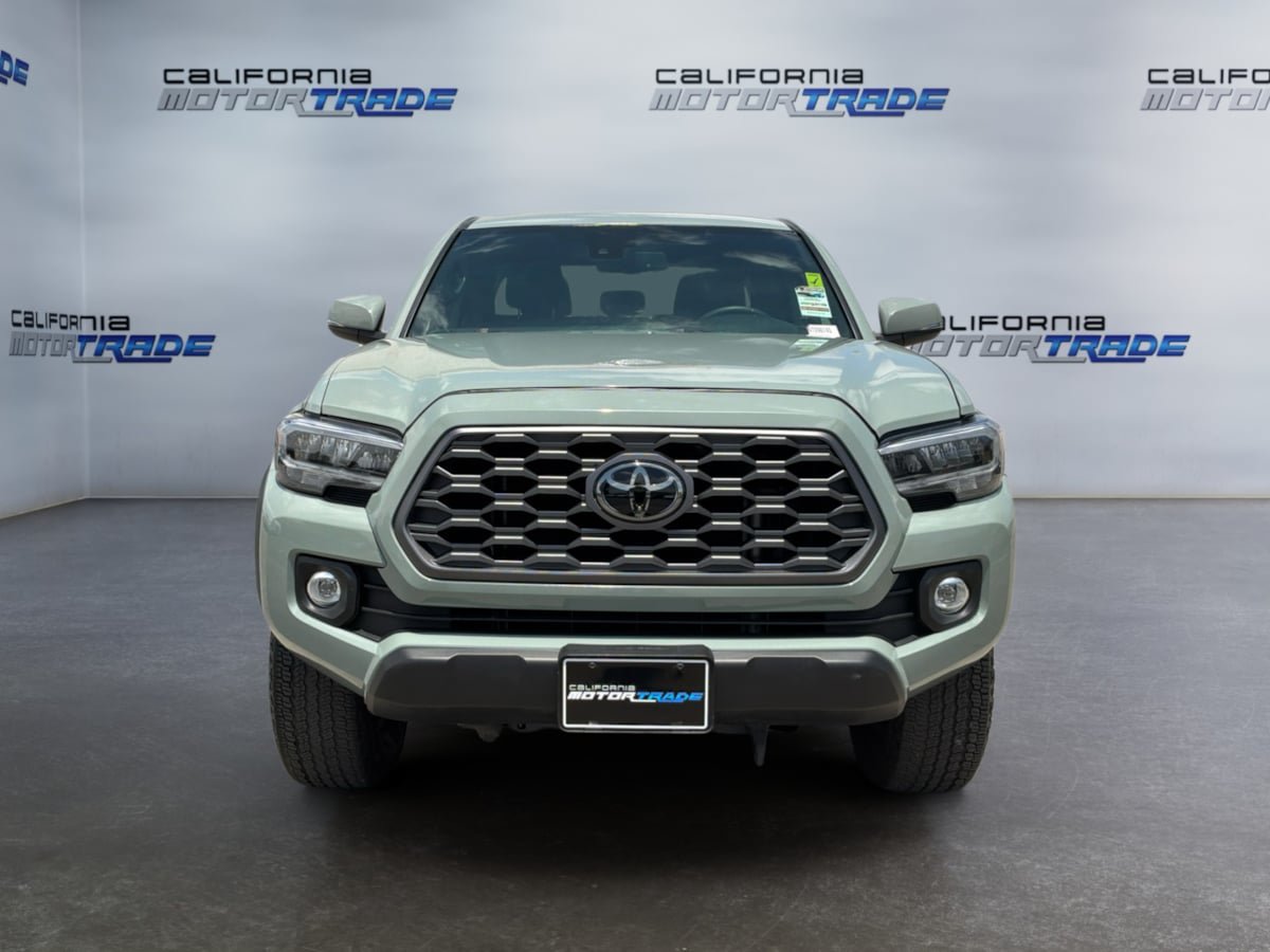 Used 2022 Toyota Tacoma TRD Off-Road w/ Technology Package AWD/4WD image 2