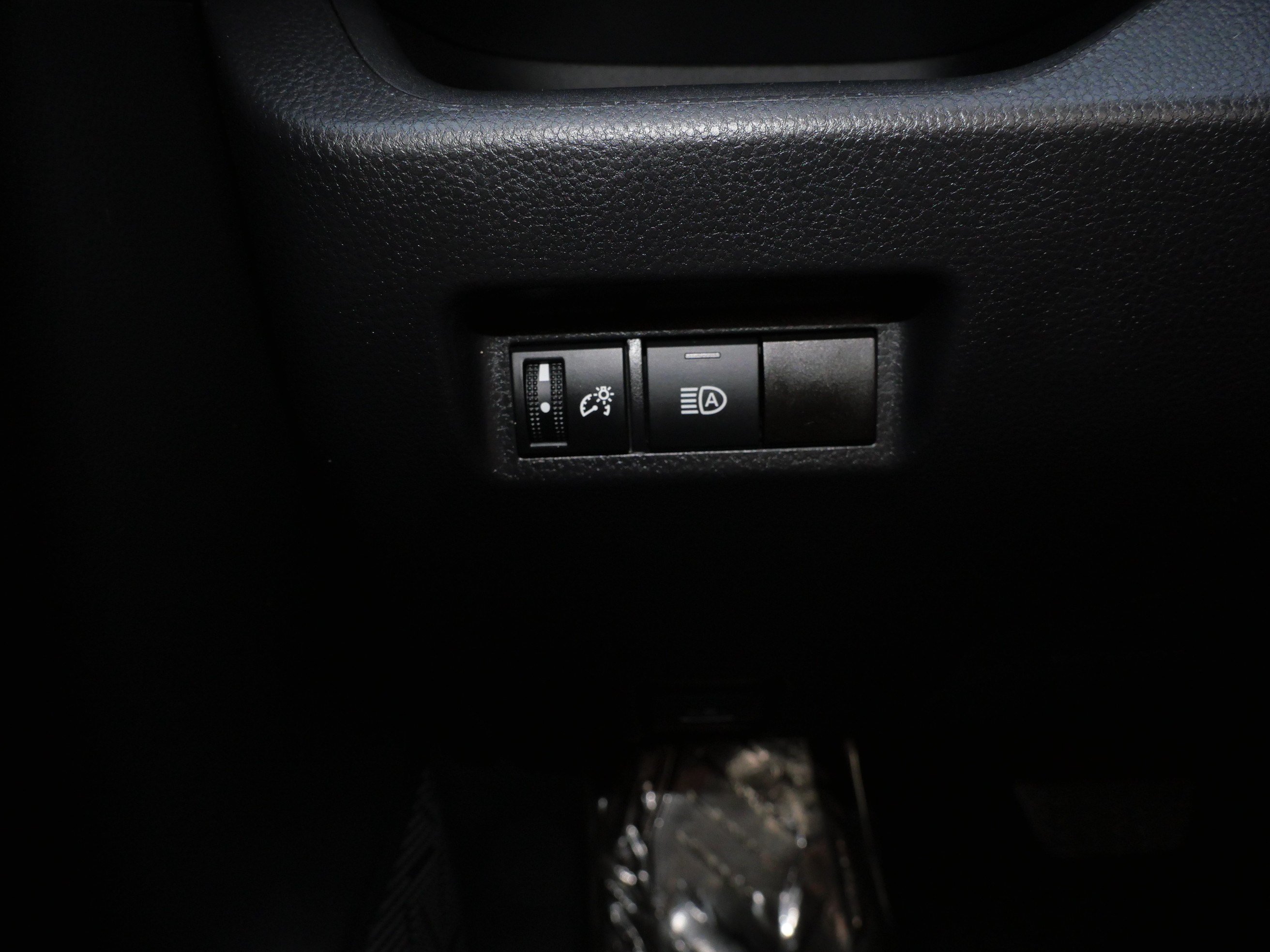 Certified 2025 Toyota RAV4 LE AWD/4WD image 27