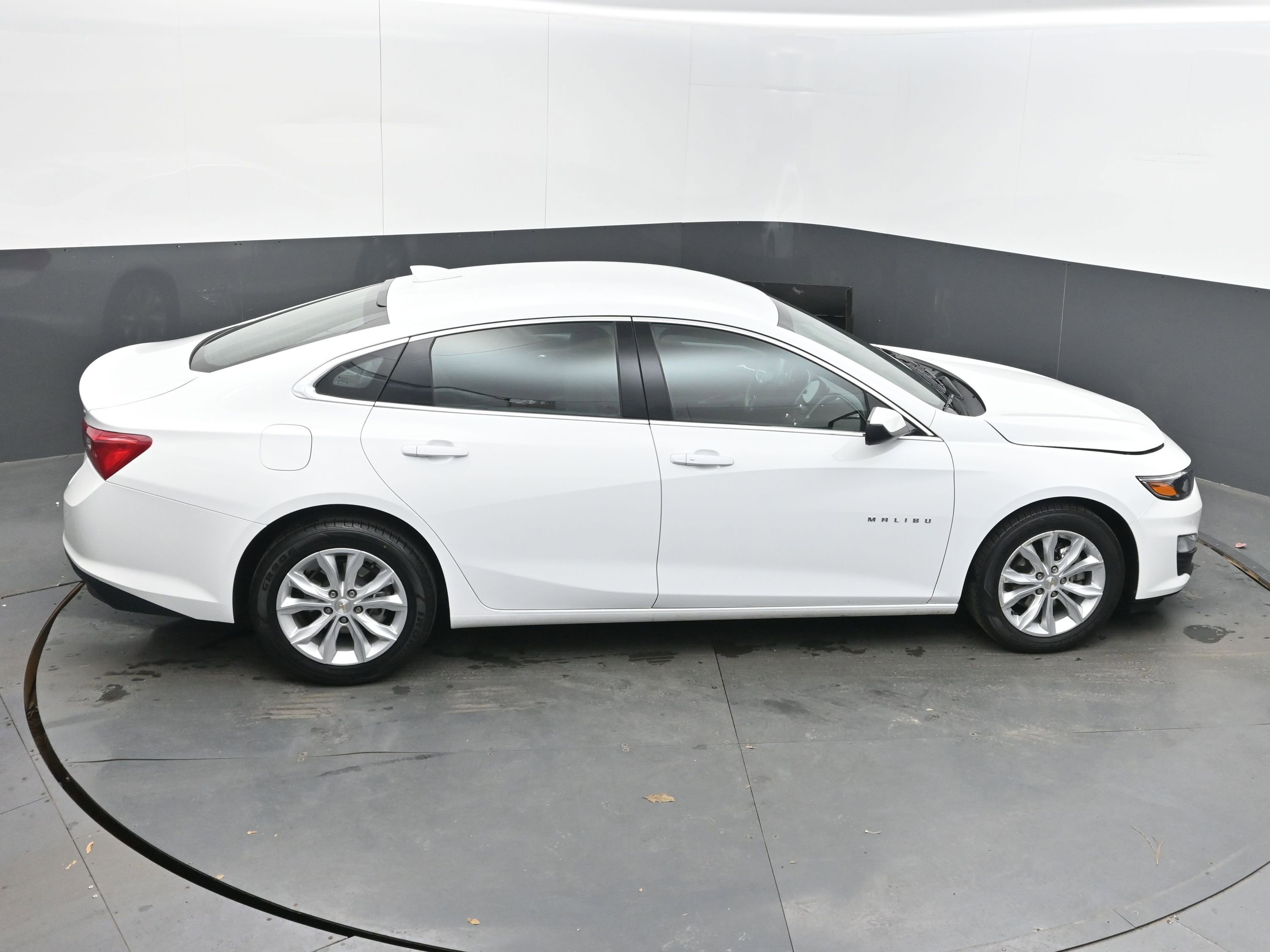 Used 2024 Chevrolet Malibu LT image 38