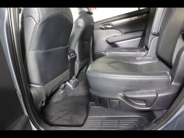 Used 2021 Toyota Highlander Limited image 14