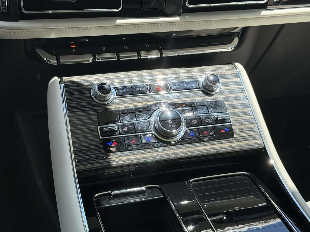 Used 2024 Lincoln Aviator Black Label w/ Jet Package AWD/4WD image 17