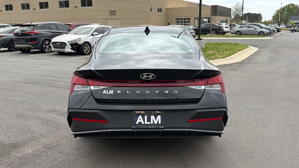 New 2026 Hyundai Elantra SE image 6