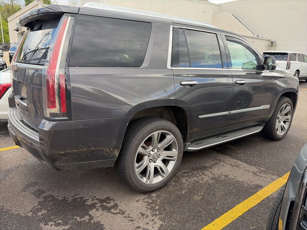 Used 2017 Cadillac Escalade Luxury AWD/4WD image 6