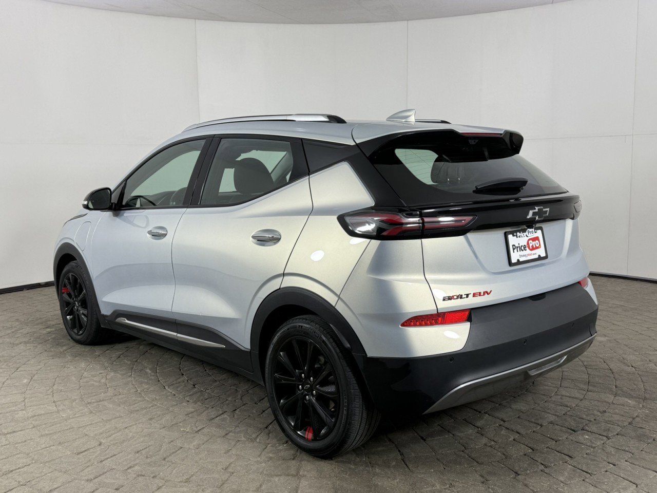 Used 2023 Chevrolet Bolt EUV Premier w/ Sun & Sound Package FWD image 5