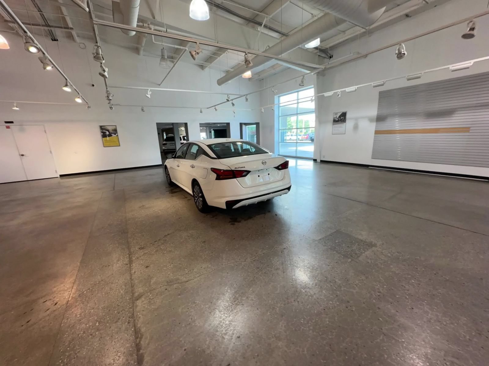 Used 2025 Nissan Altima 2.5 SV FWD image 16