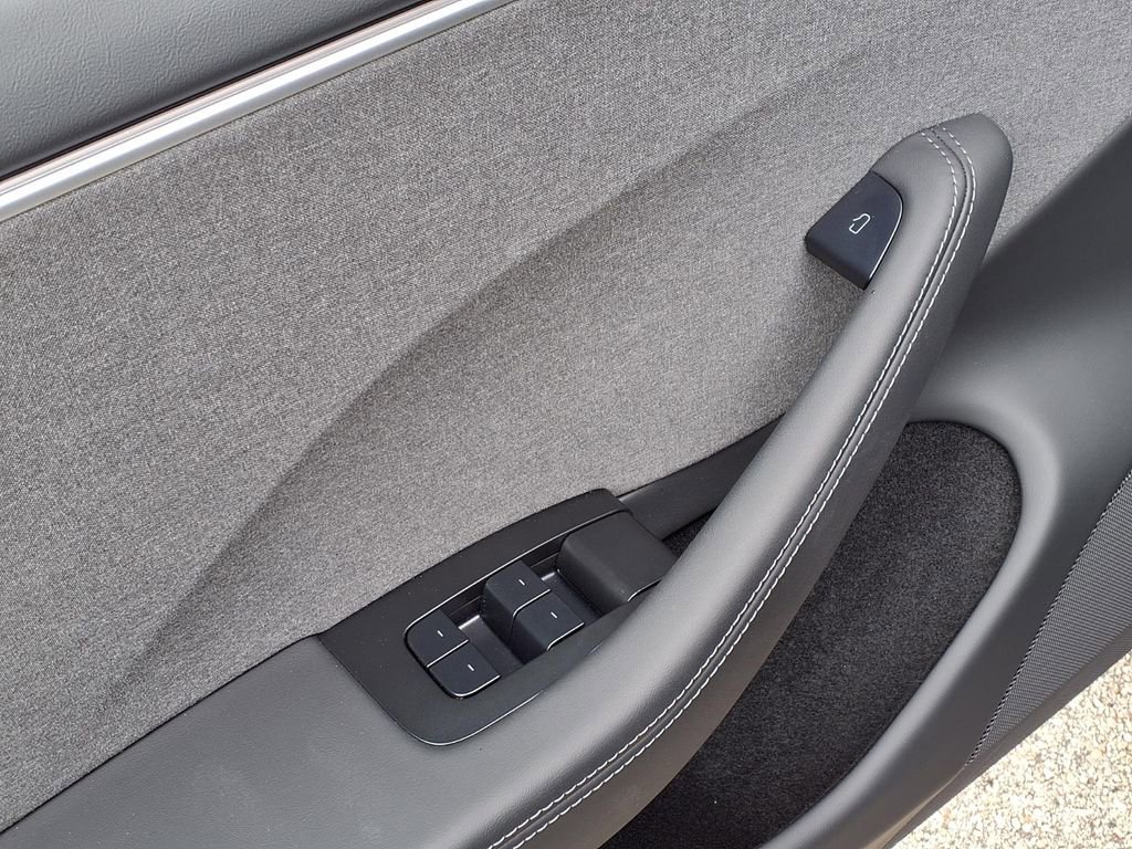 Used 2025 Tesla Model 3 Long Range RWD image 9