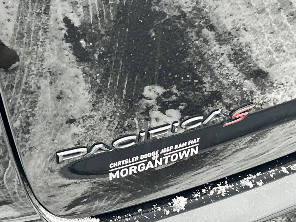 Used 2020 Chrysler Pacifica Limited w/ Quick Order Package 27H Red S image 16