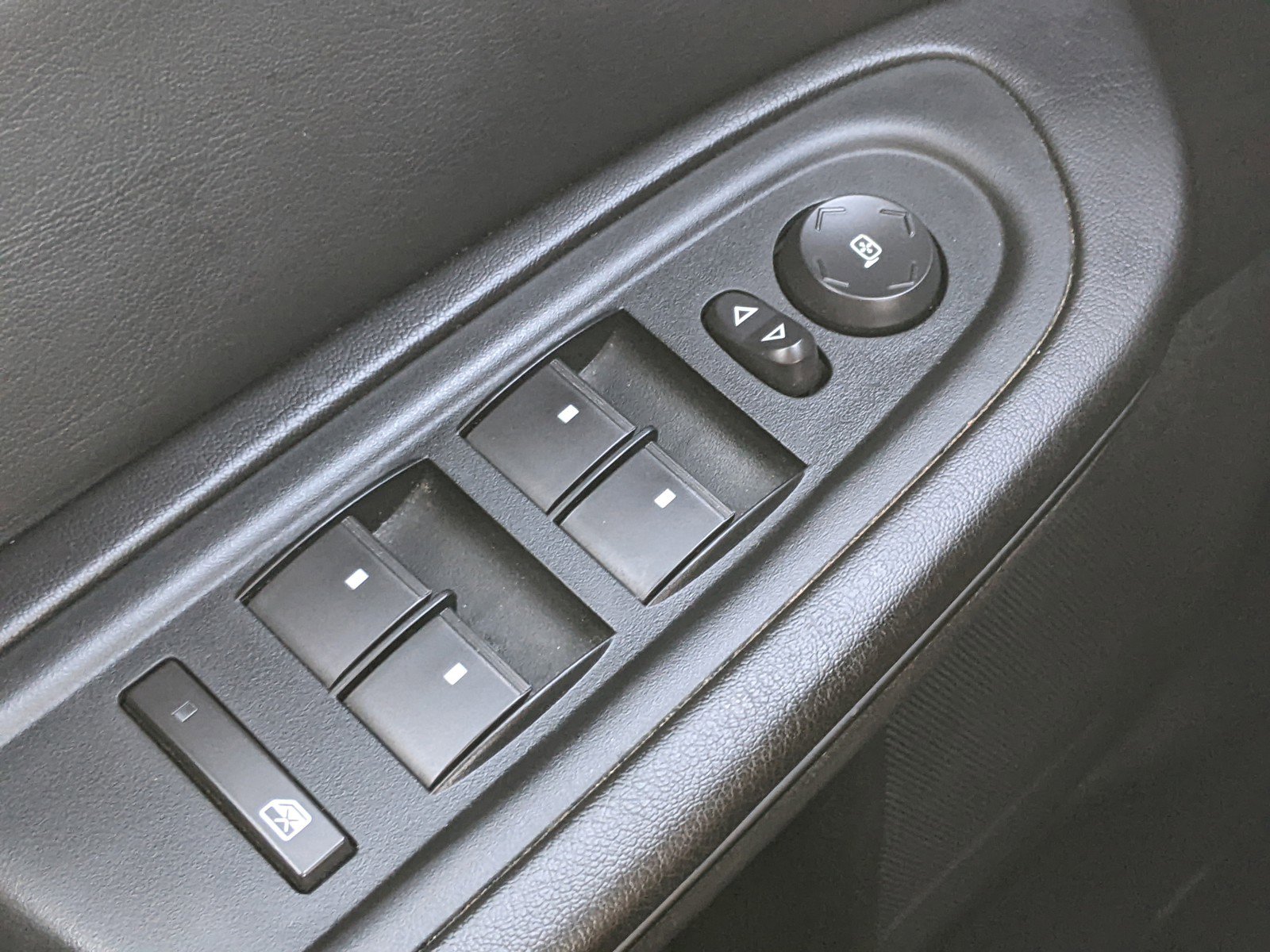 Used 2016 GMC Acadia SLE image 19