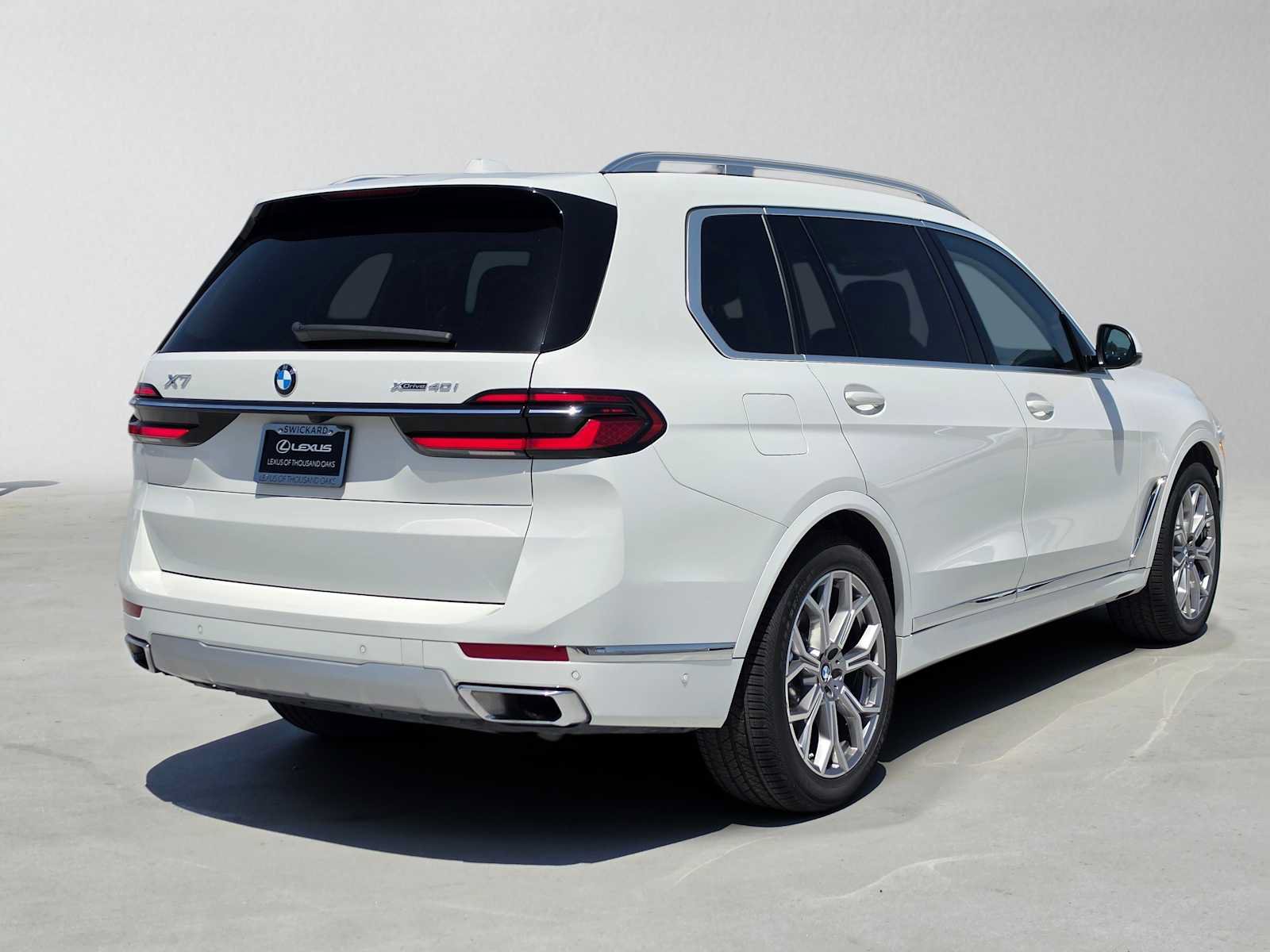 Used 2023 BMW X7 xDrive40i w/ Premium Package AWD/4WD image 3