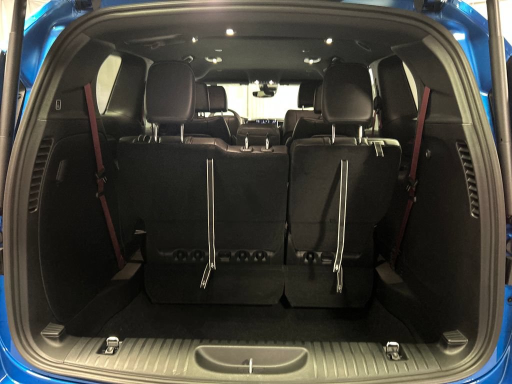 New 2027 Chrysler Pacifica Select FWD image 23