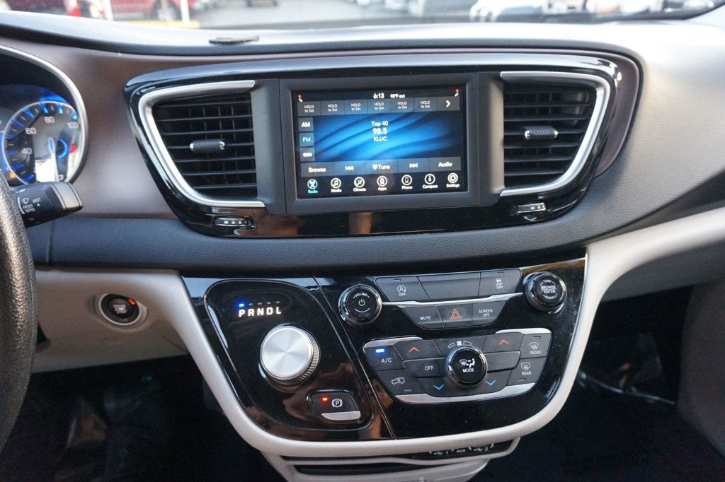 Used 2021 Chrysler Voyager Lxi image 29