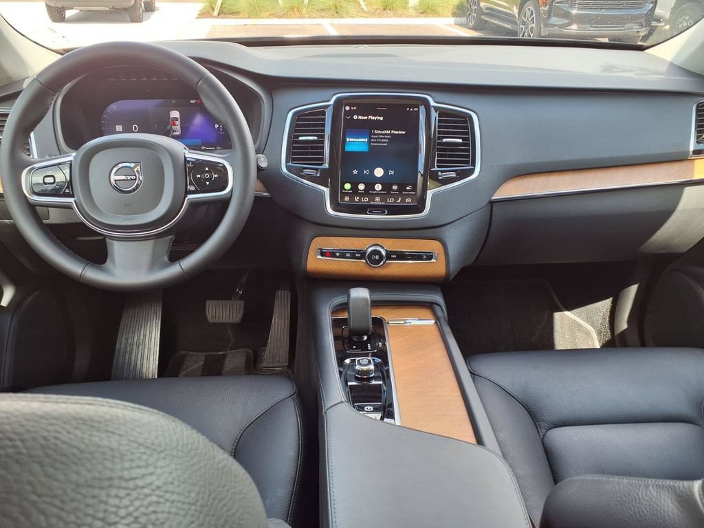 Used 2024 Volvo XC90 B6 Plus AWD/4WD image 17