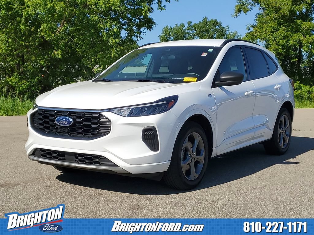 Certified 2023 Ford Escape ST-Line w/ Tech Pack #1 AWD/4WD image 2