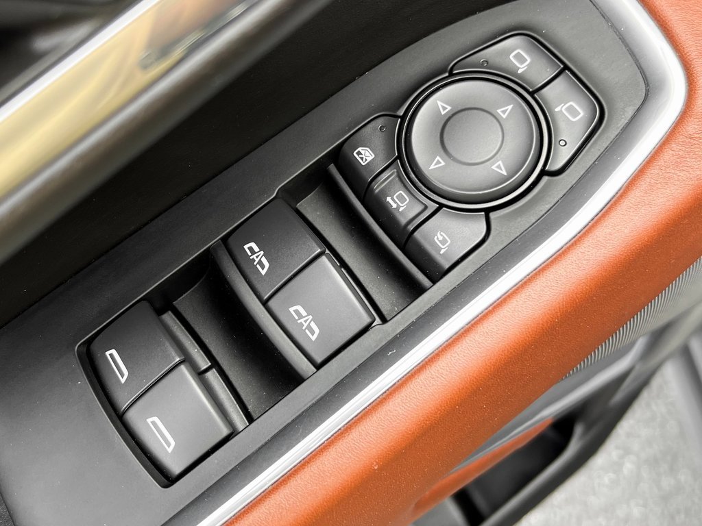 Used 2024 GMC Sierra 3500 Denali Ultimate image 32