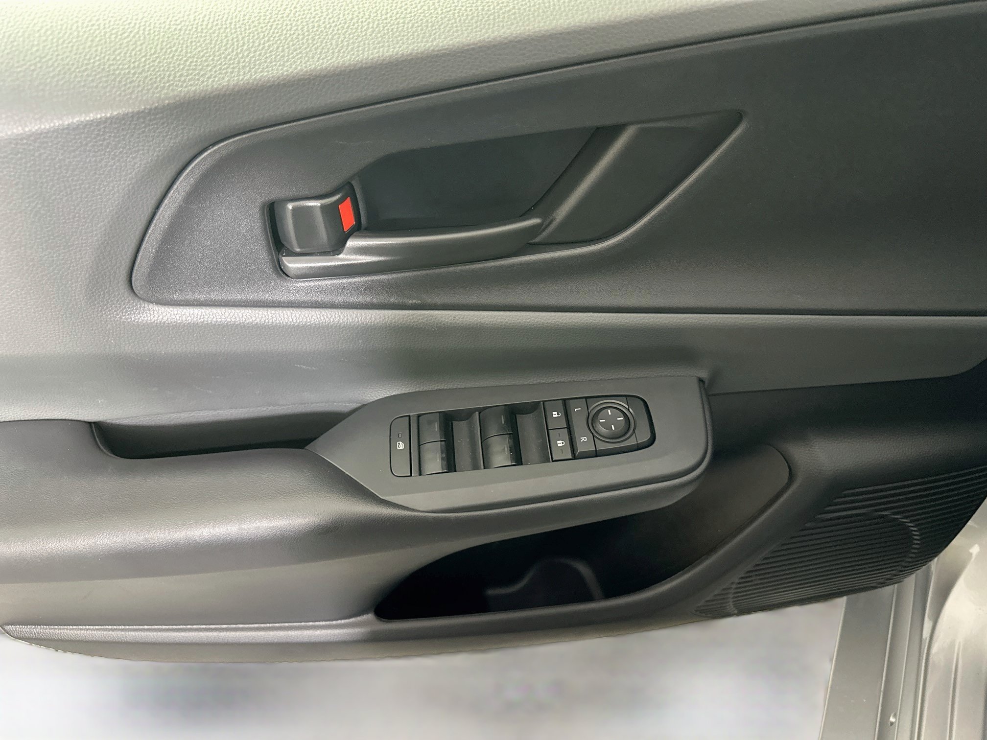 Used 2025 Toyota Prius LE FWD image 15