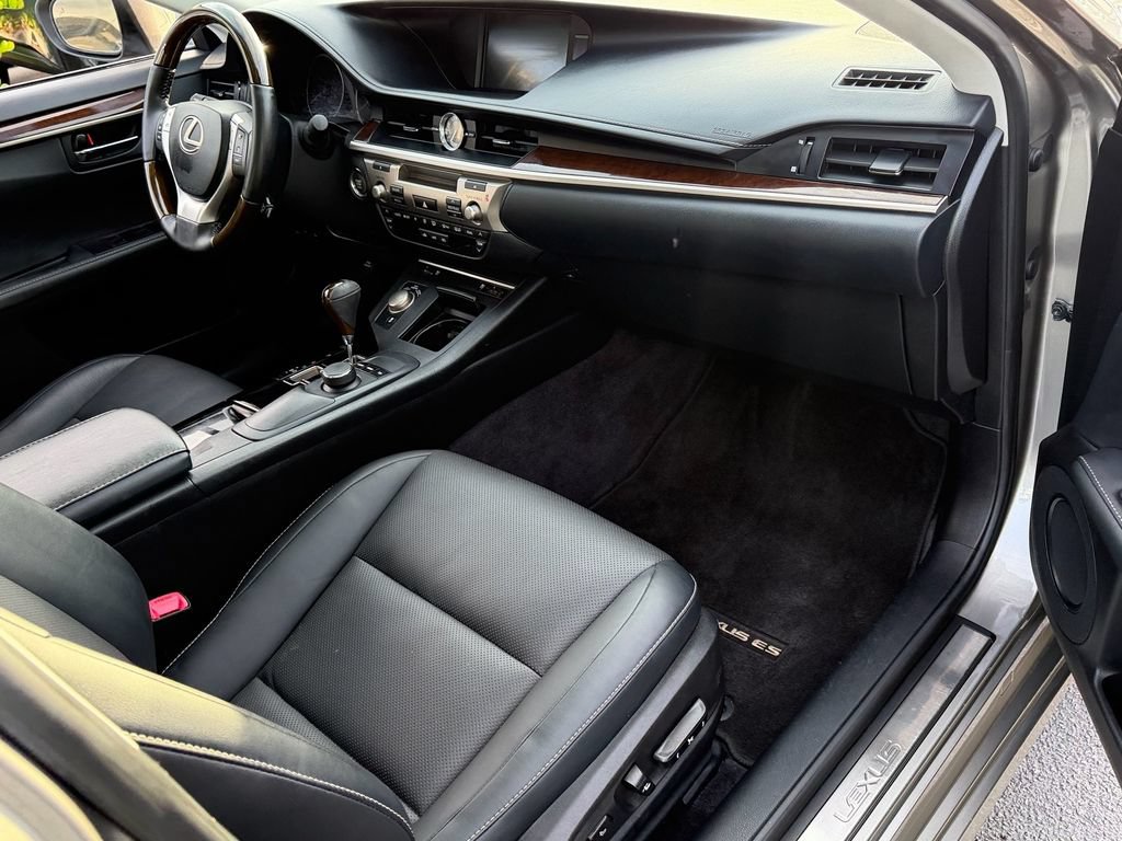 Used 2015 Lexus ES 350 w/ Premium Package FWD image 17