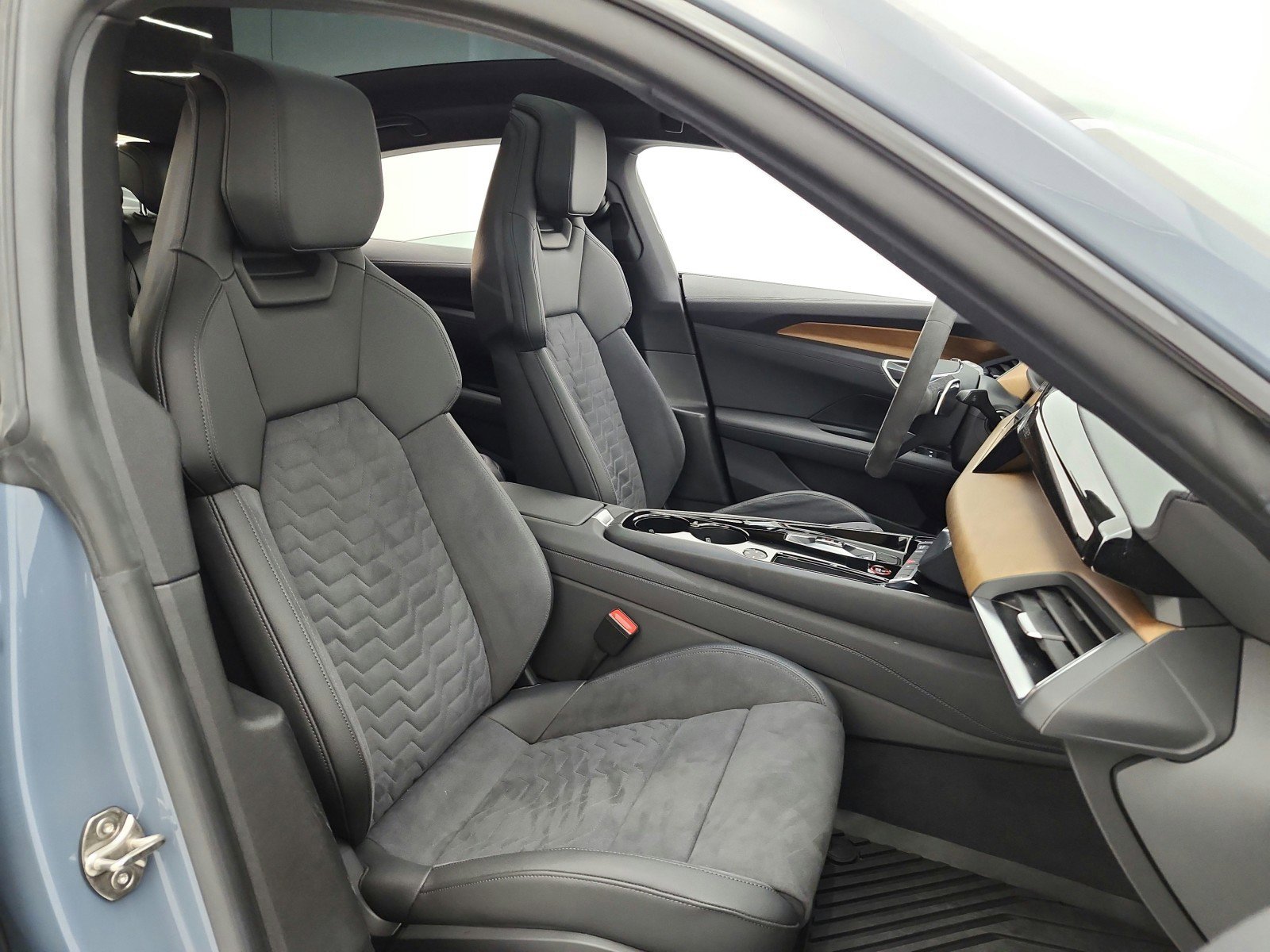 Used 2022 Audi e-tron GT Premium Plus image 19